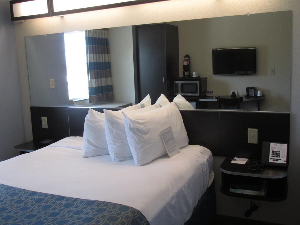 Microtel Inn & Suites Belle Chasse 外观 照片